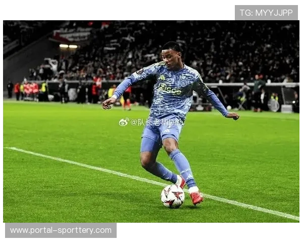 利物浦对阿贾克斯中卫巴斯表示兴趣